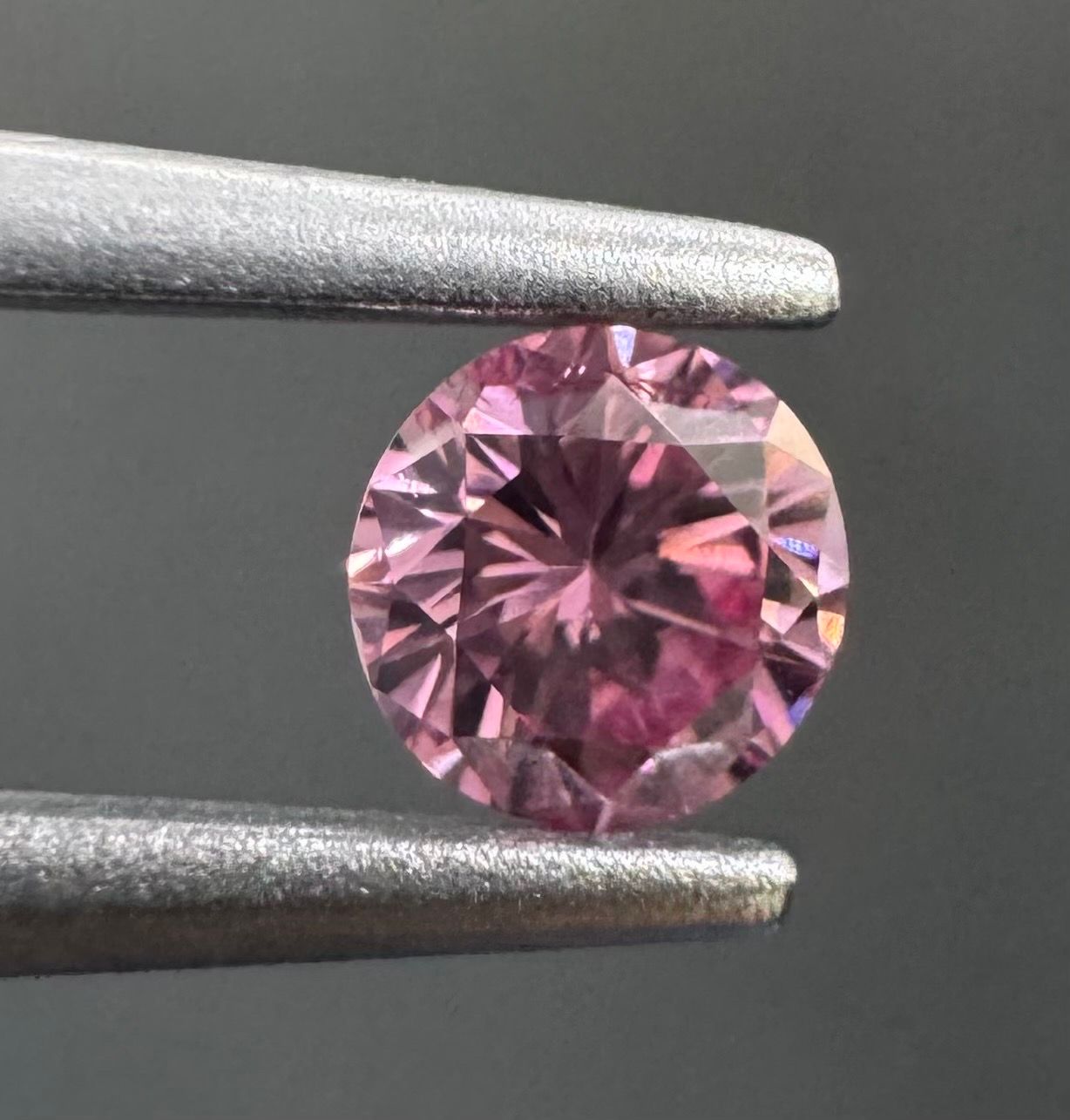Diament 0.19 ct Fancy Intense Purplish Pink/I1