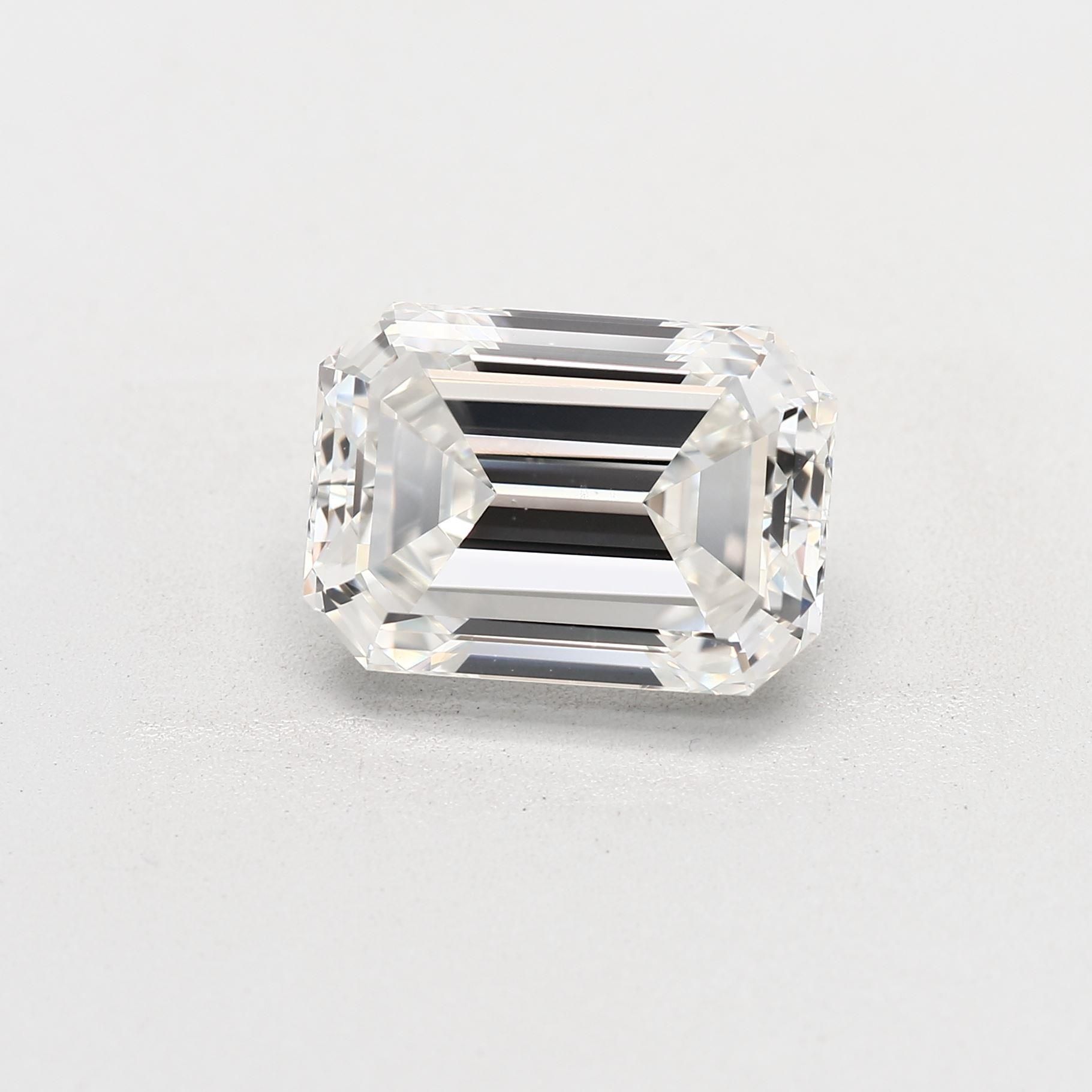 3.02 ct Emerald diamond