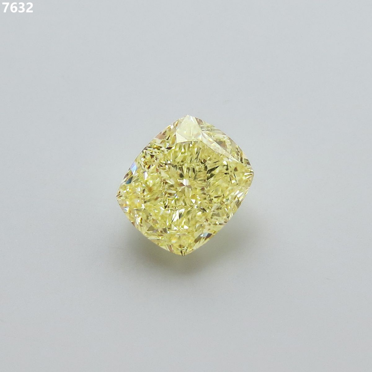 2.02 ct Cushion Brilliant diamond