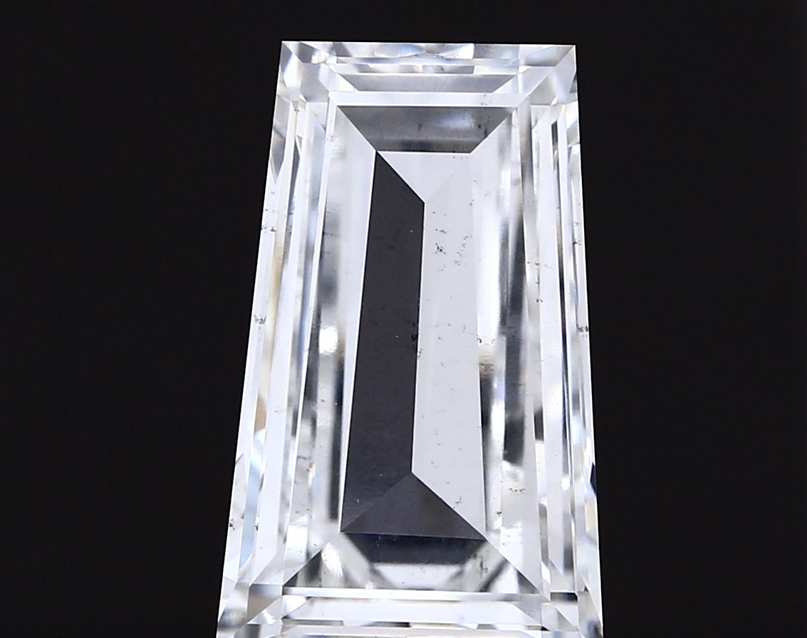 4.55 ct lab-grown Tapered baguette Diamond