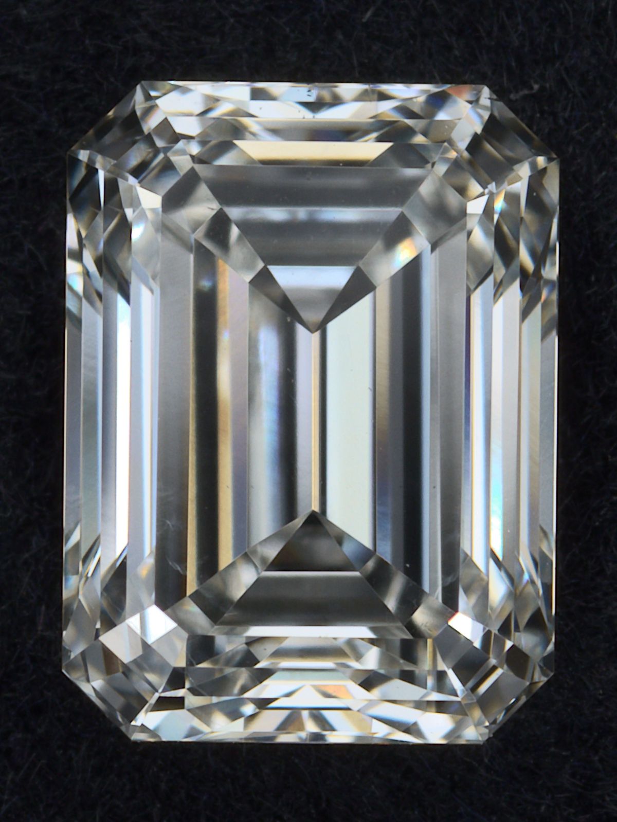 1.03 ct. emerald Lab Grown Diamond front image