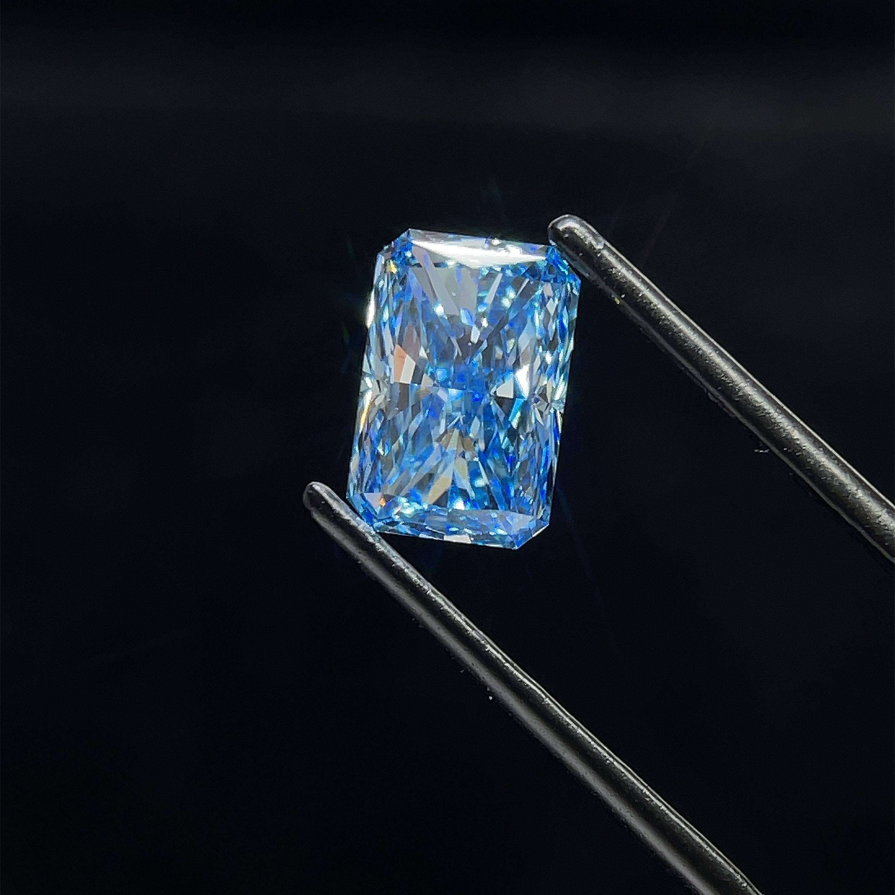 2.30 ct. radiant Lab Grown Diamond front image