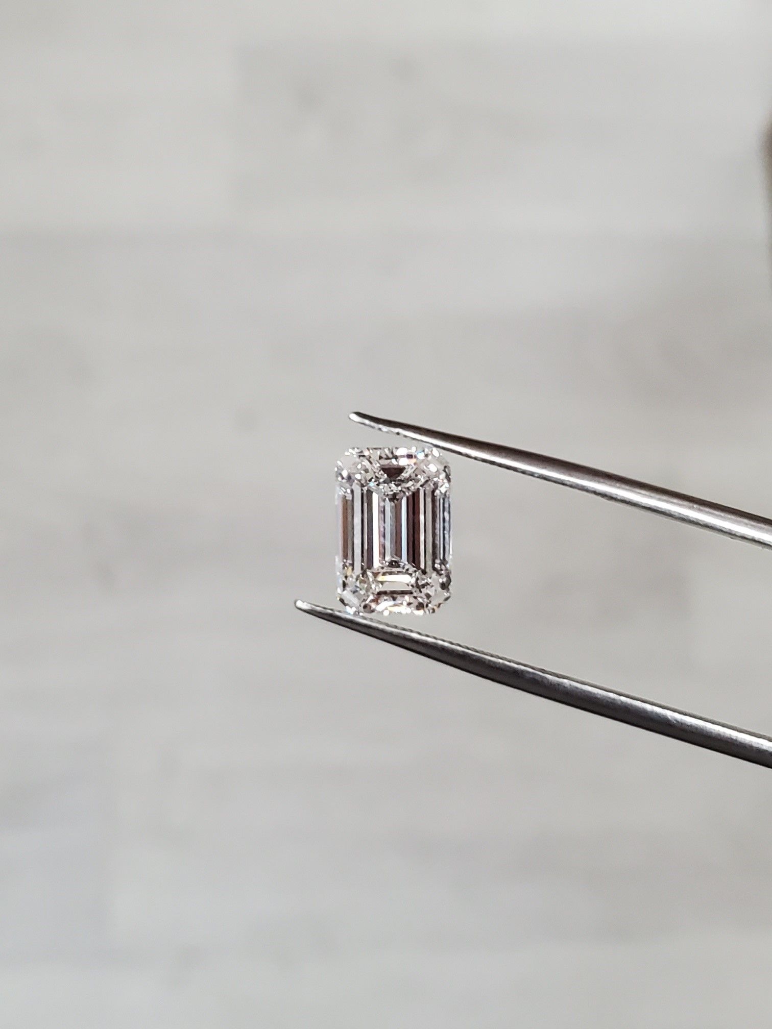 2.51 ct Emerald diamond
