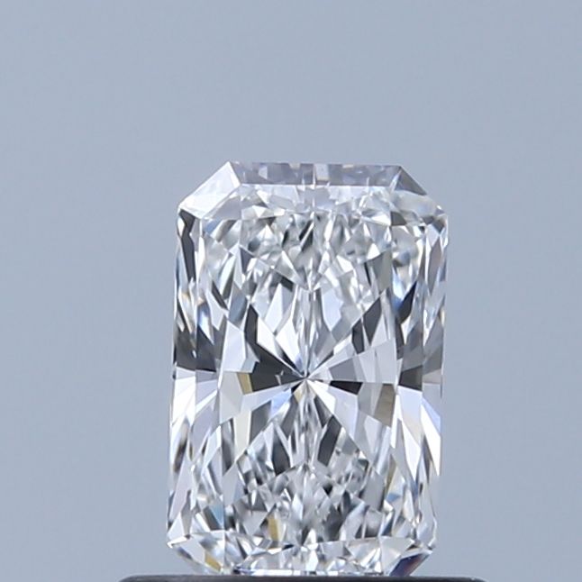 0.6 ct lab-grown Radiant Diamond