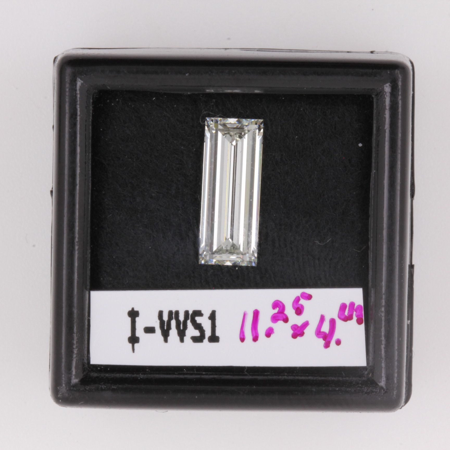 1.60 ct Baguette diamond
