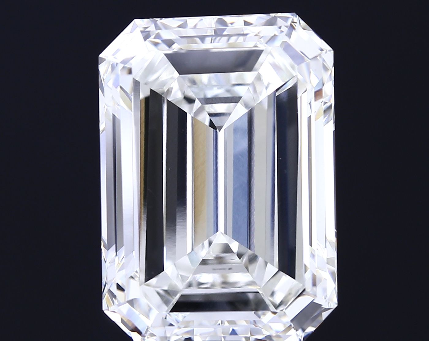 20.00 ct. emerald Lab Grown Diamond front image
