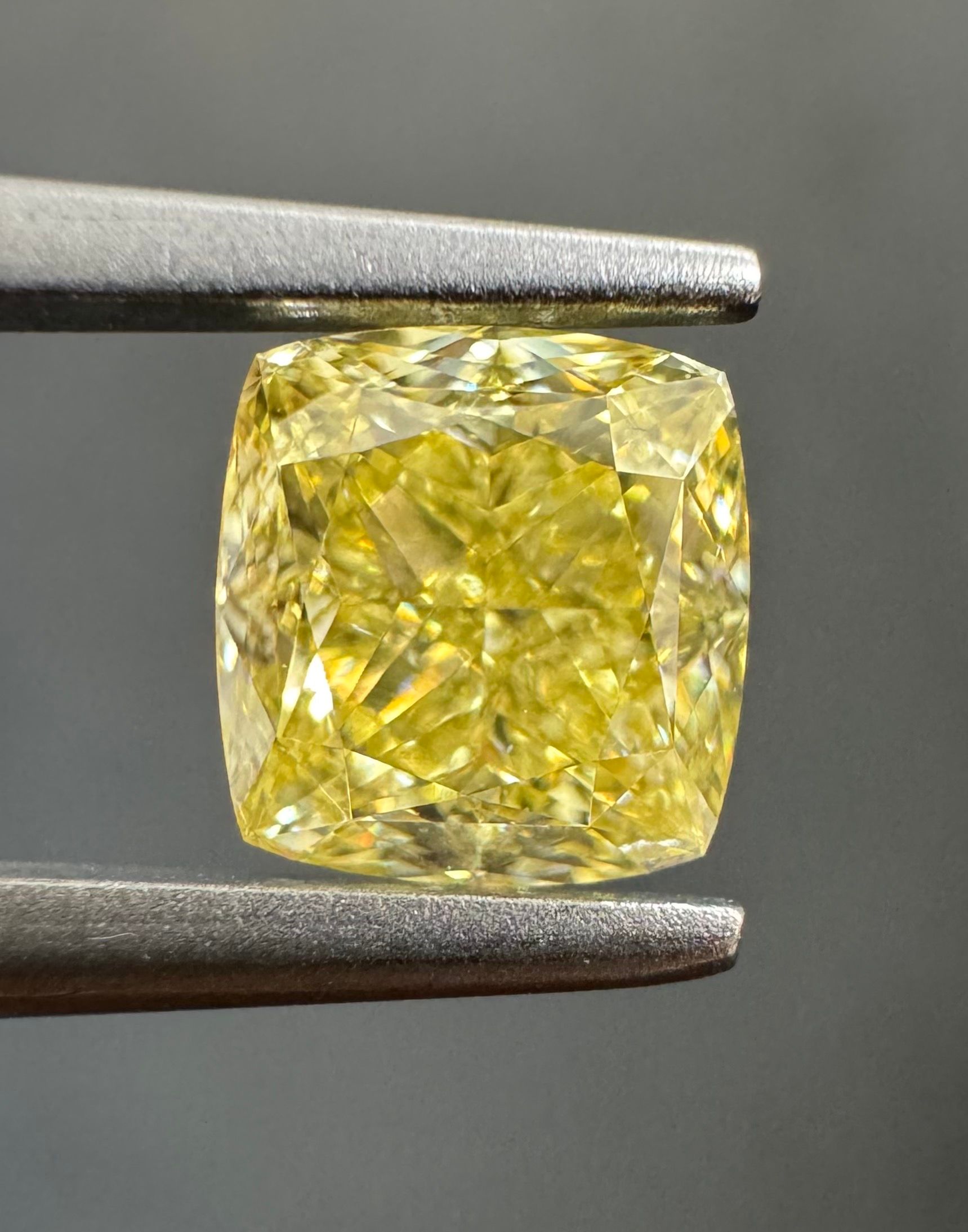 1.01 ct Cushion Brilliant diamond