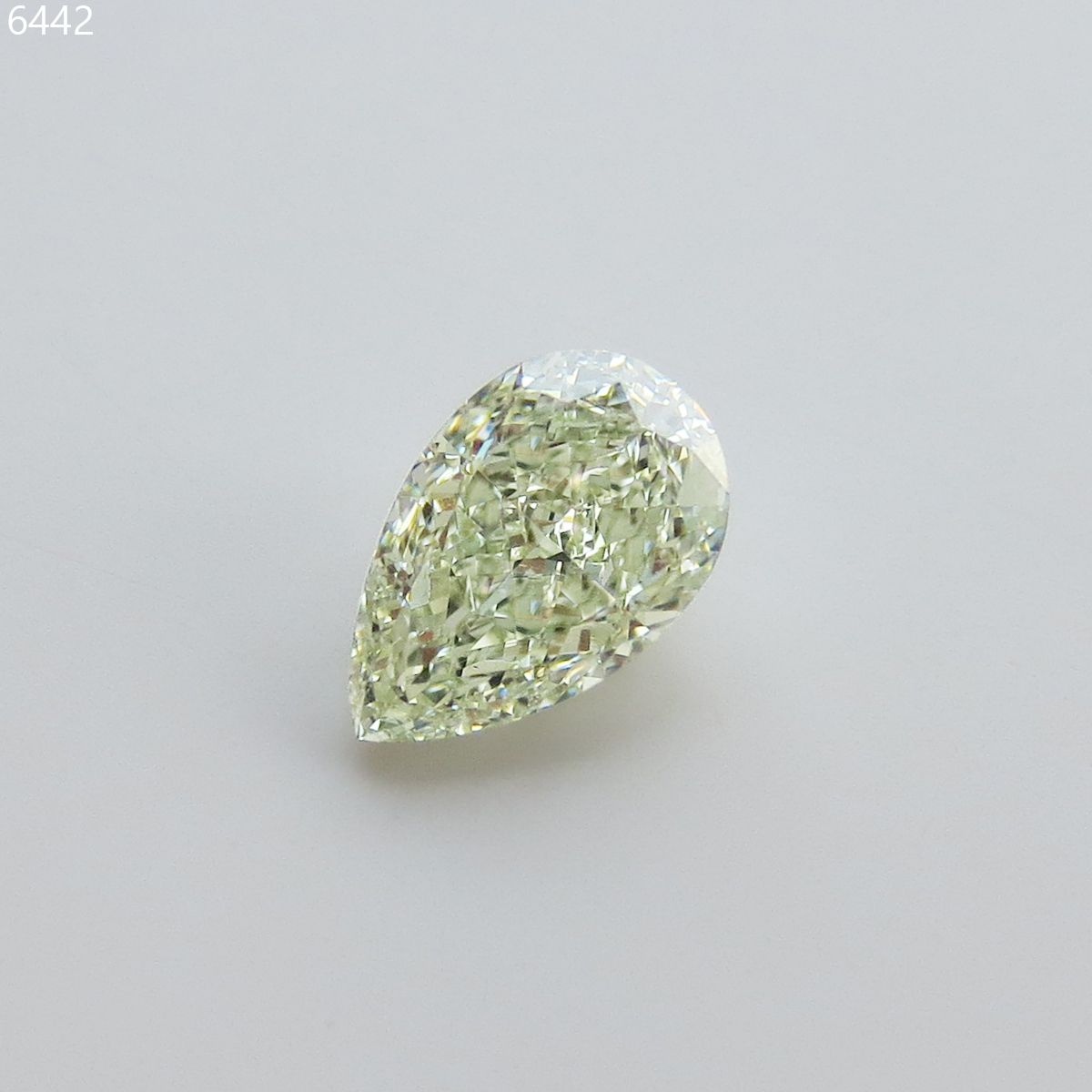 Diament 1.51 ct Fancy Light Grayish Yellowish Green/VS1