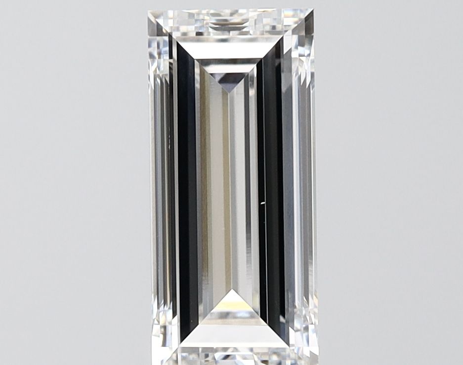 1.87 ct Baguette diamond