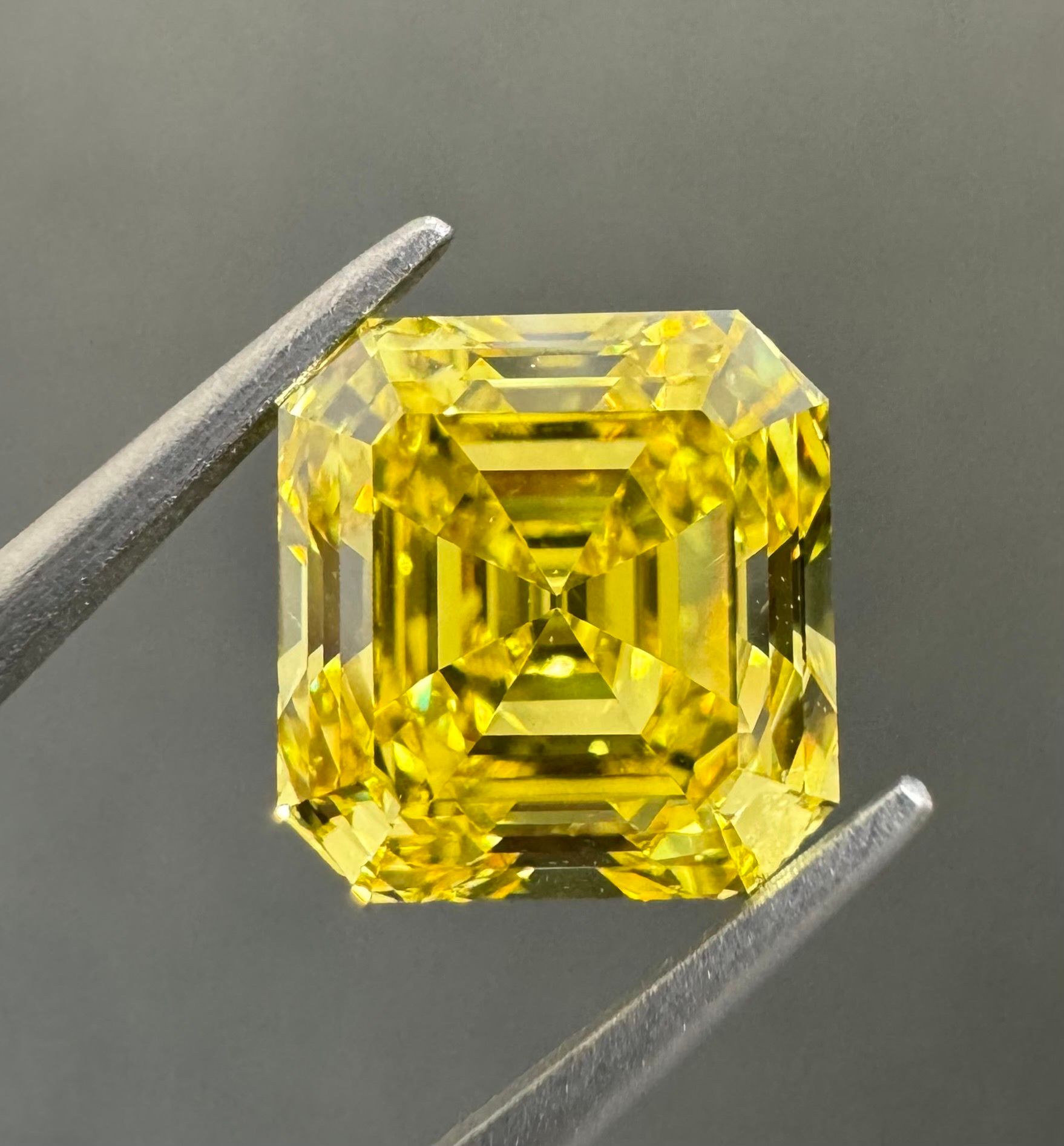 3.15 ct Square Emerald diamond
