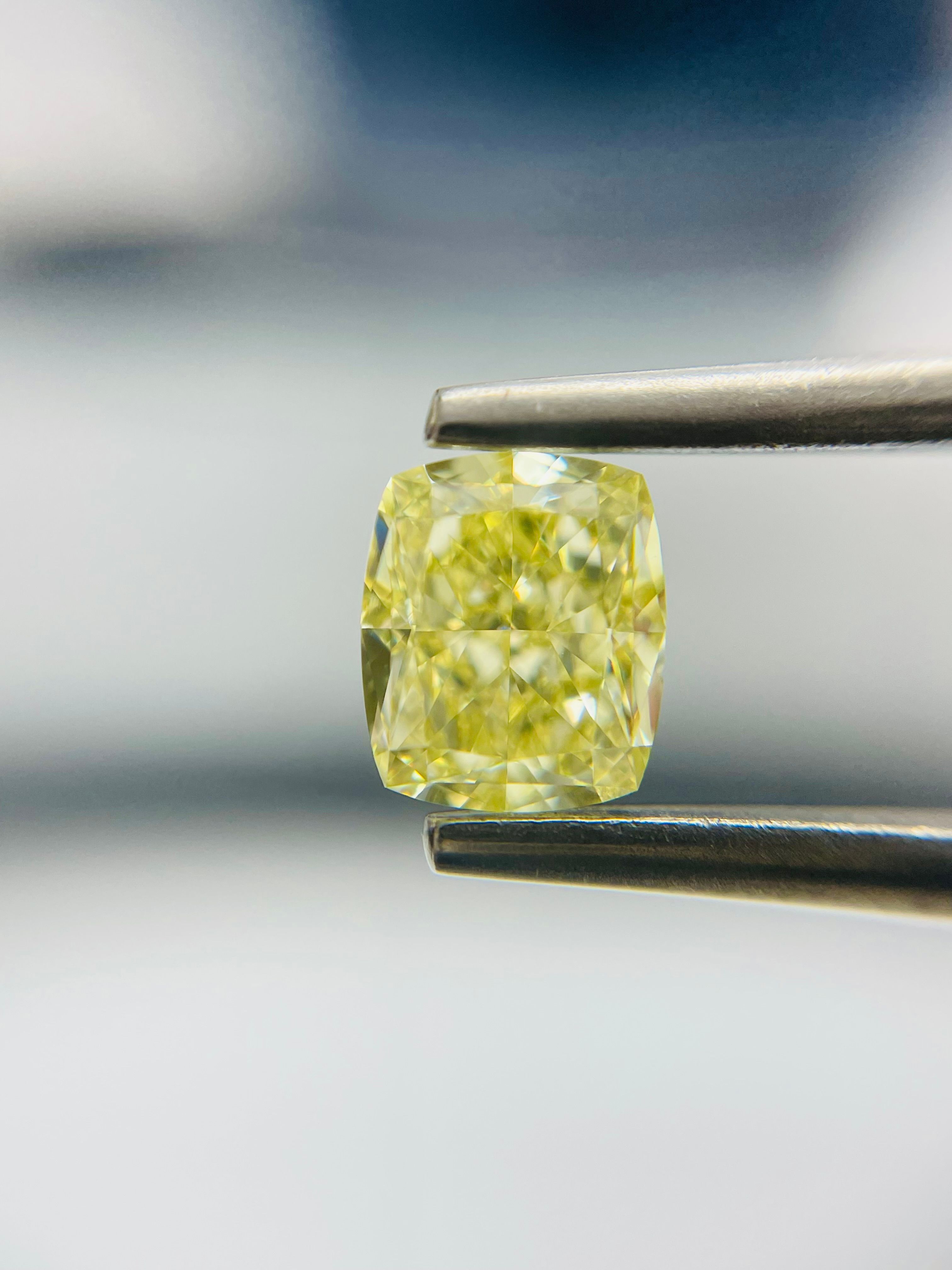 Diament 1.51 ct Fancy Light Yellow/VS1