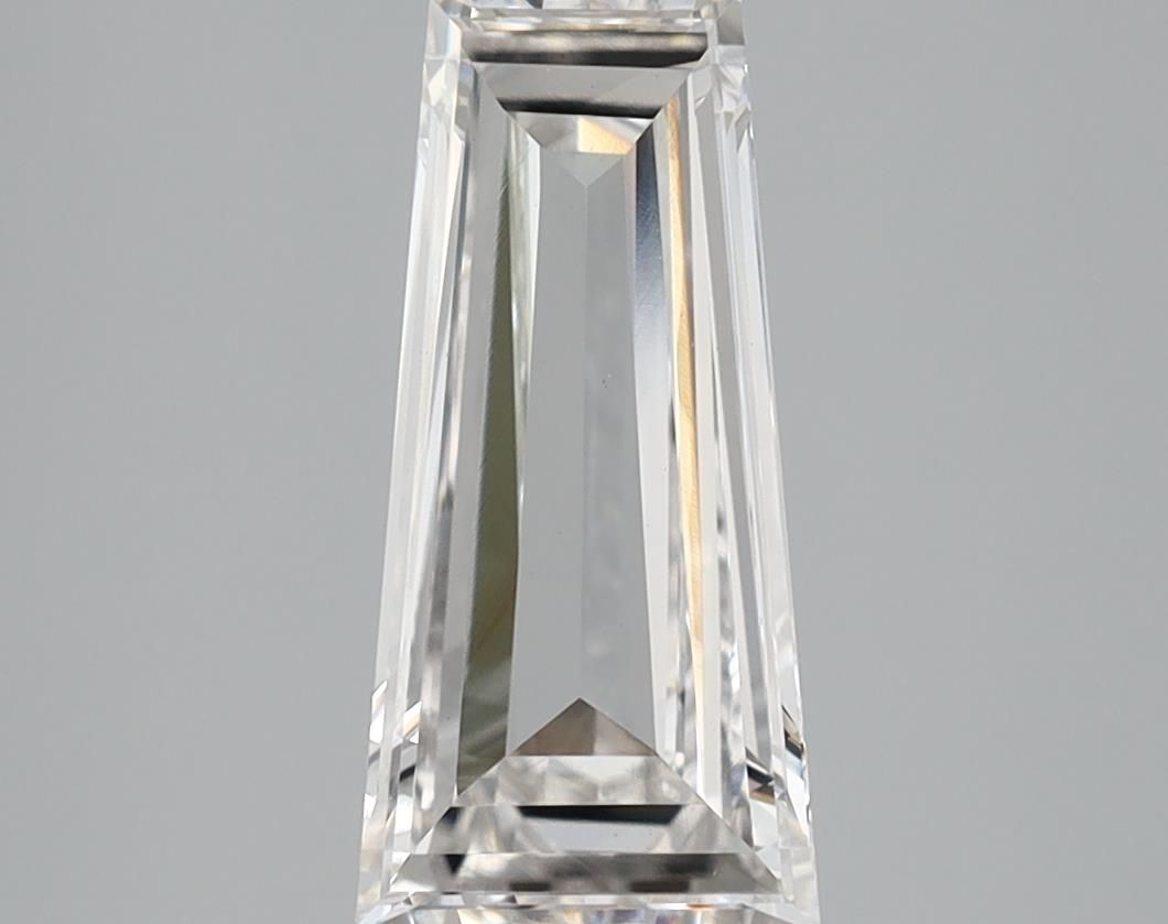 1.34 ct lab-grown Tapered baguette Diamond