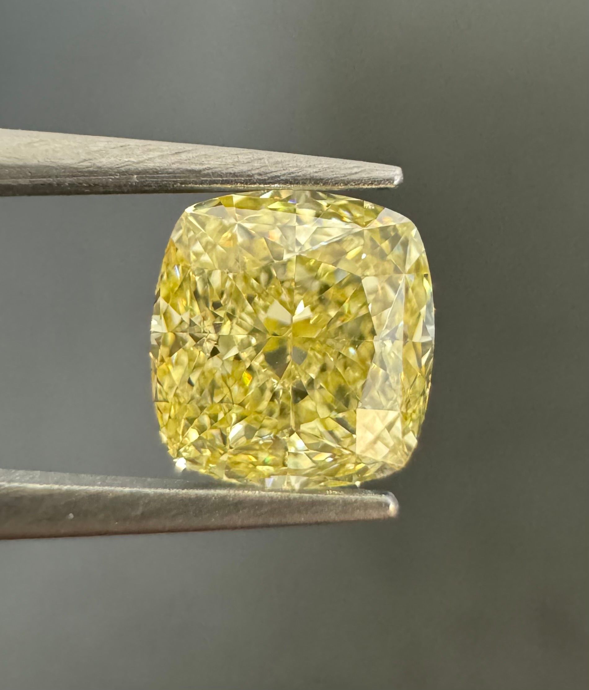 1.11 ct Cushion Brilliant diamond