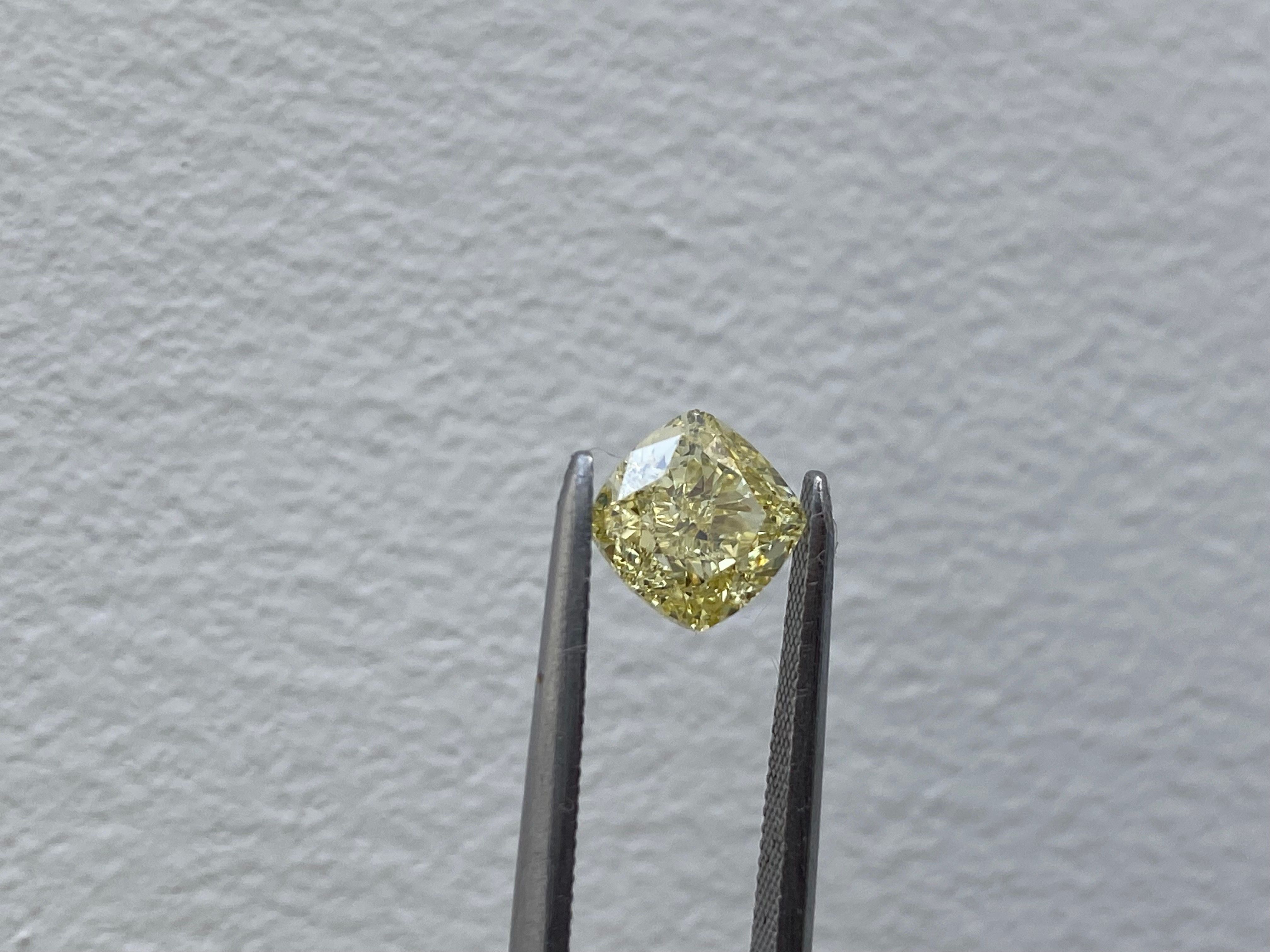 1.69 ct Cushion Brilliant diamond