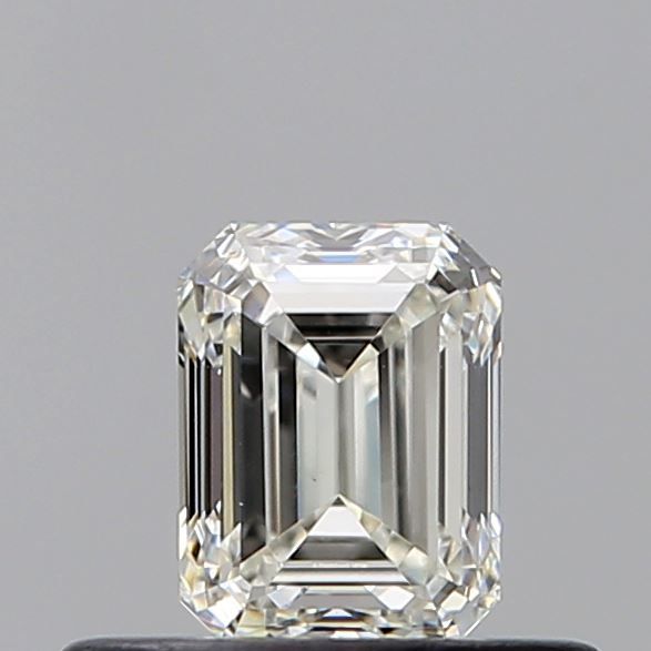 0.40 ct Emerald diamond