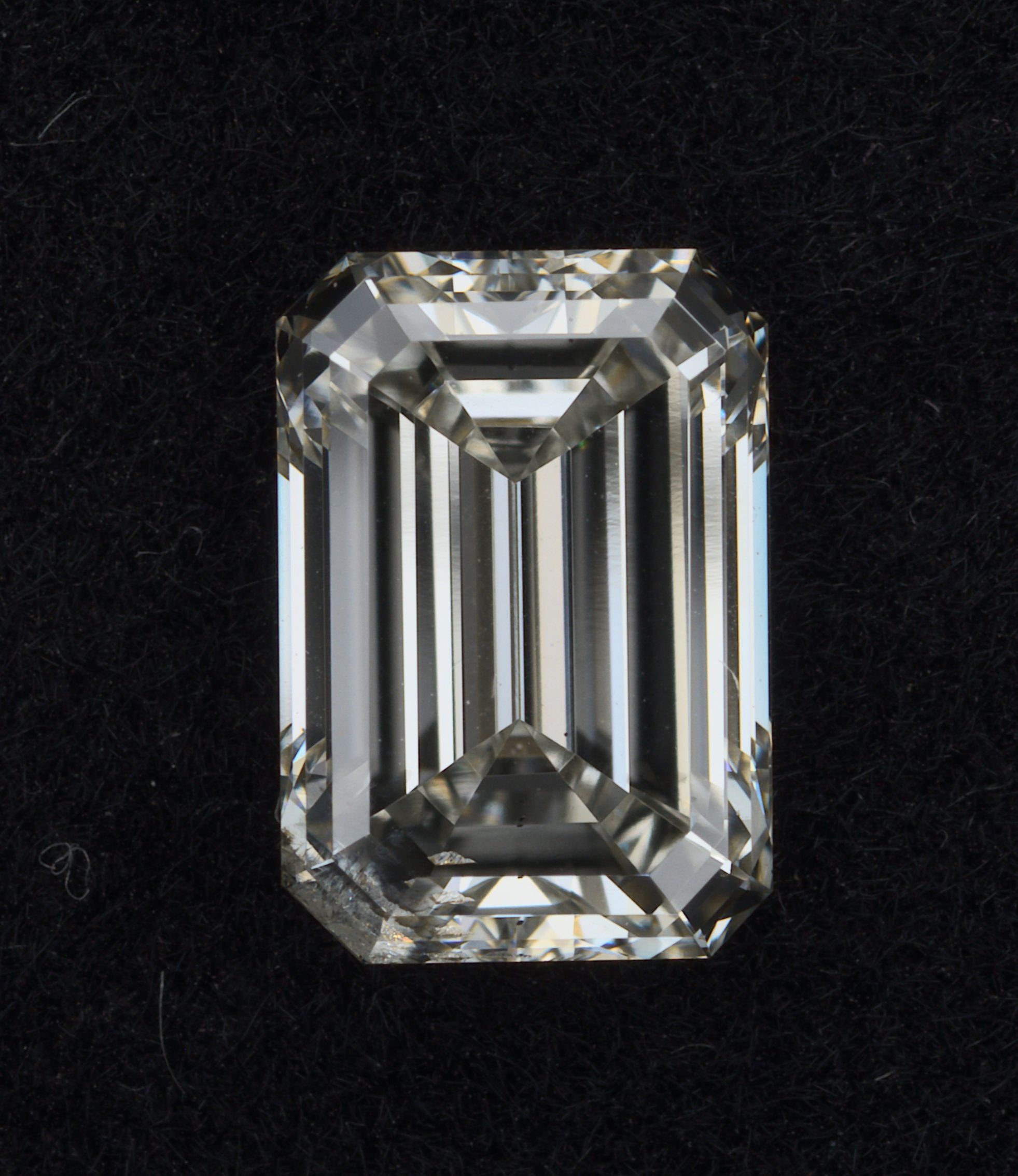 1.02 ct. emerald Lab Grown Diamond front image