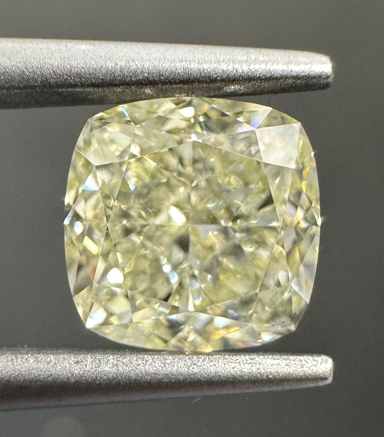 1.26 ct Cushion Brilliant diamond