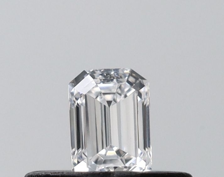 0.21ct Emerald diamond