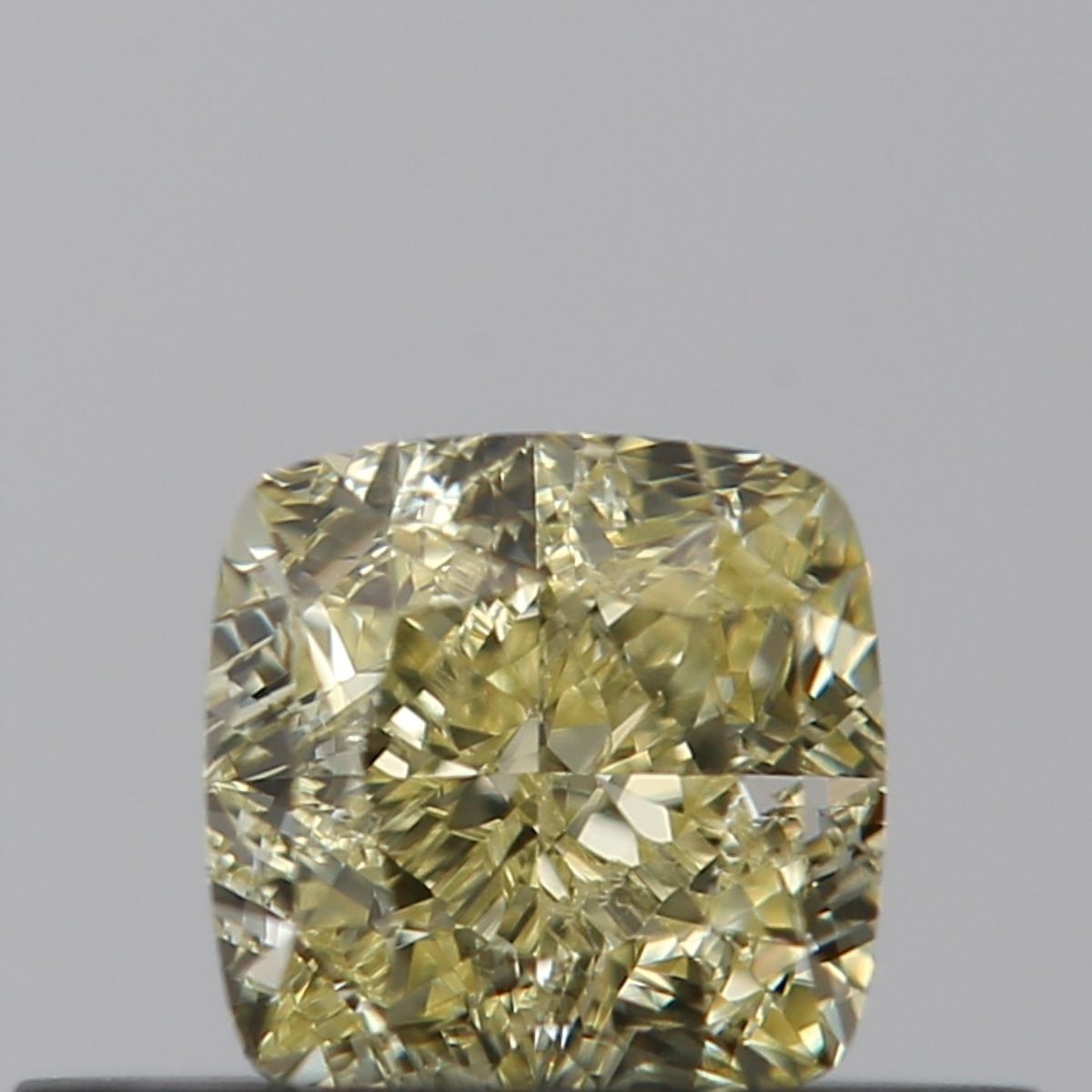 0.39 ct Cushion Brilliant diamond