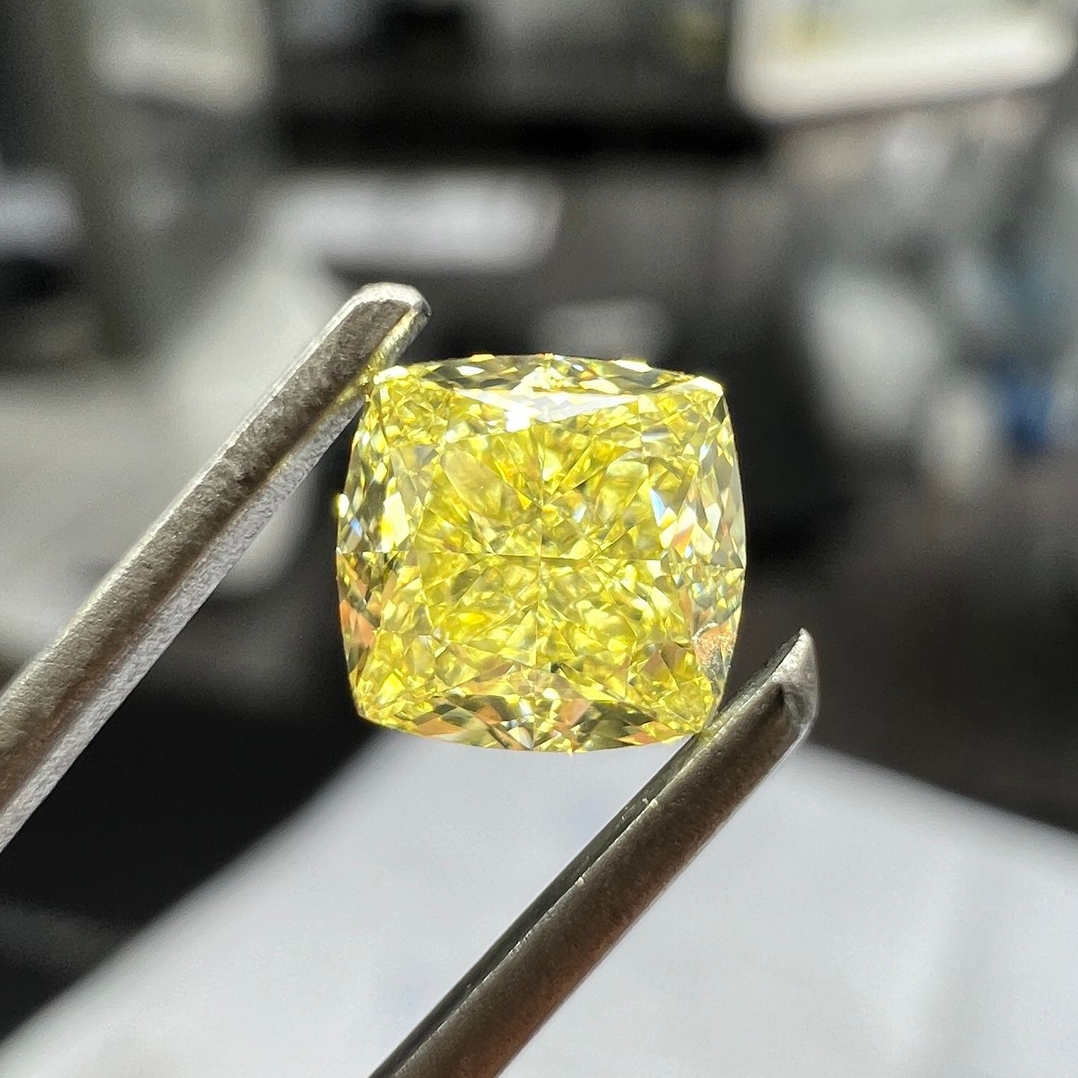 Diament 0.8 ct Fancy Intense Yellow/VS2