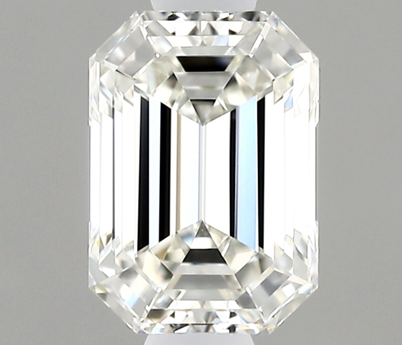 0.82 ct Emerald diamond