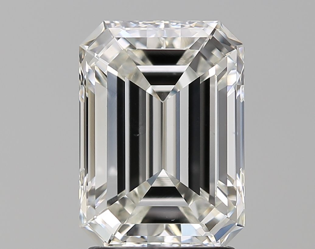 2.43 ct Emerald diamond