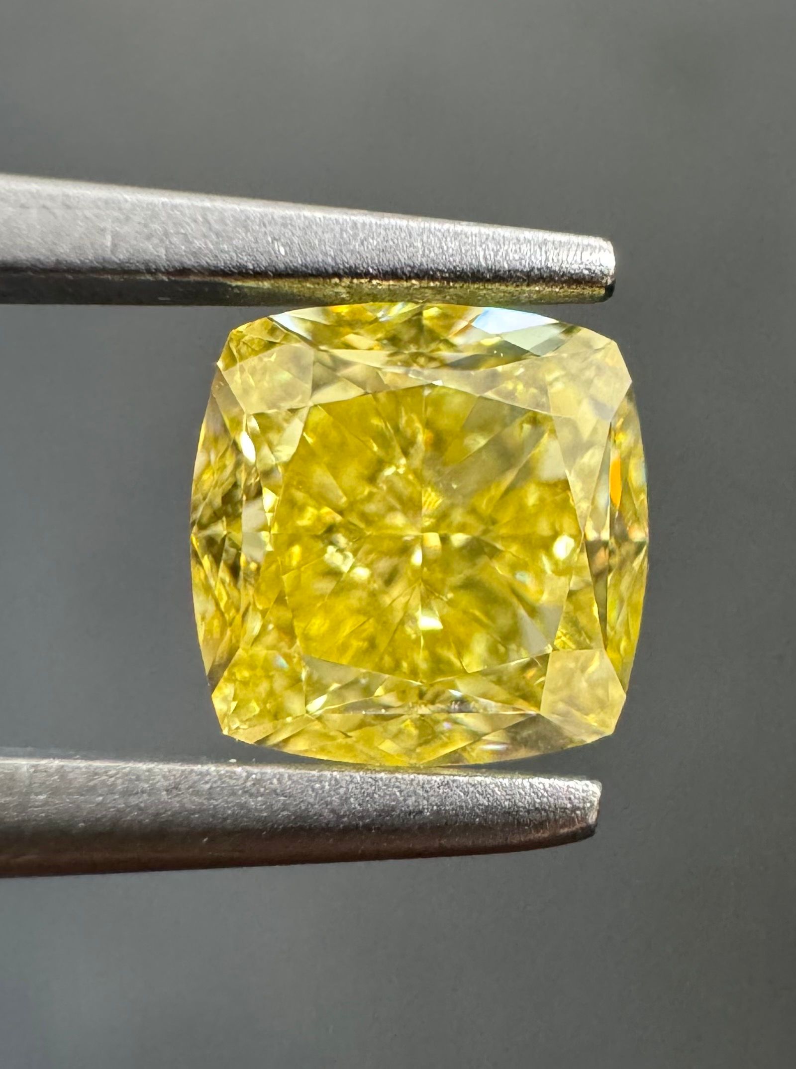 1.01 ct Cushion Brilliant diamond