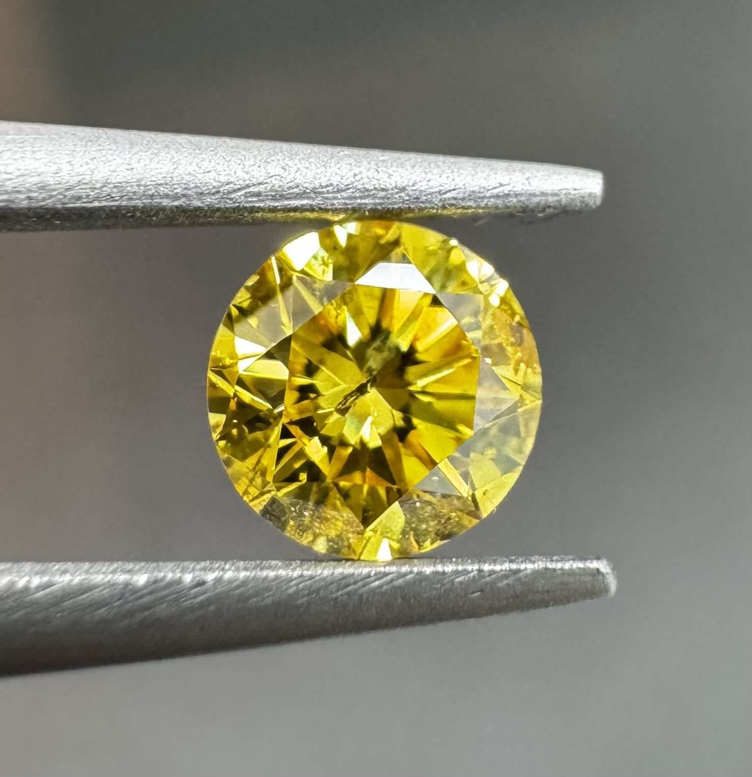 Diament 0.34 ct Fancy Vivid Yellow/