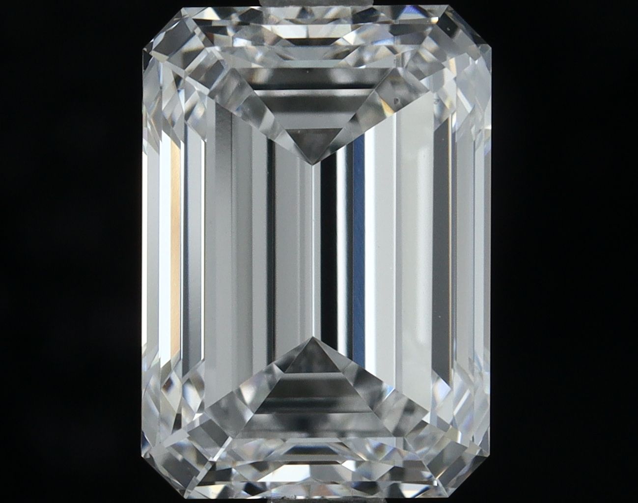 2.00 ct. emerald Lab Grown Diamond front image