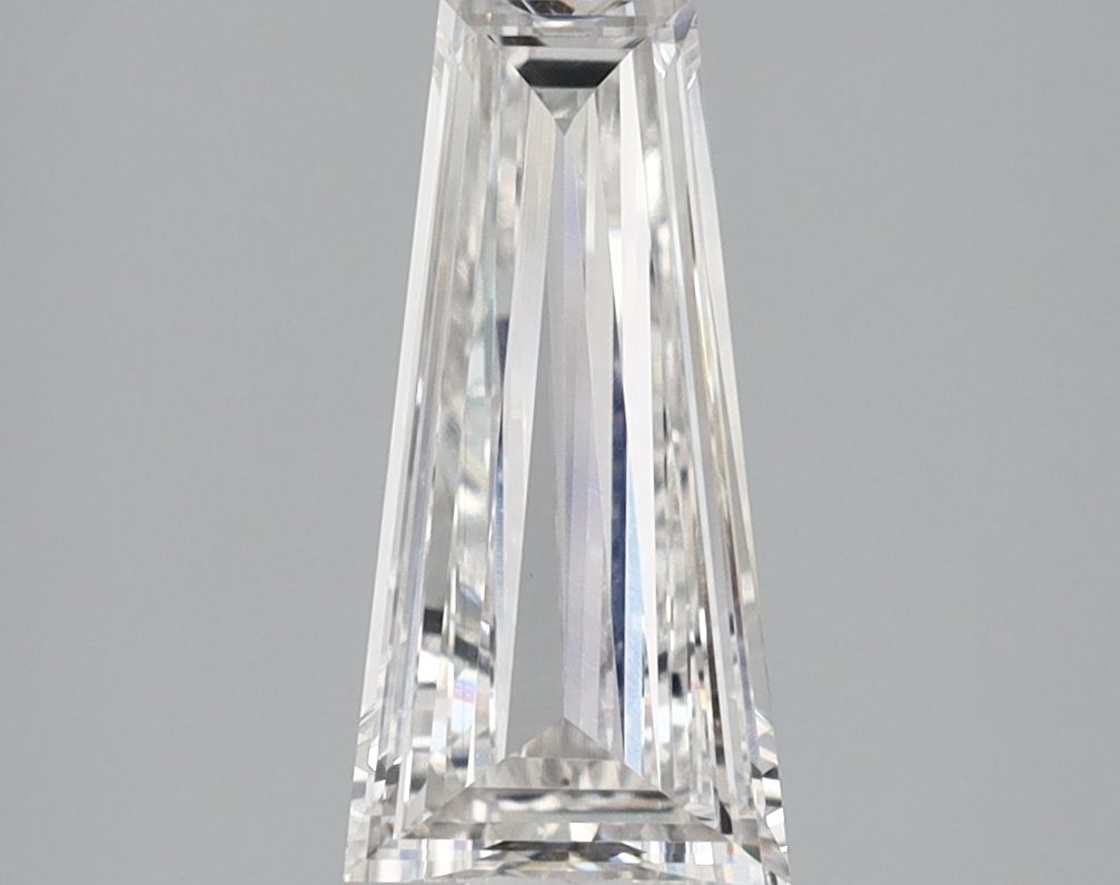 1.04 ct lab-grown Tapered baguette Diamond