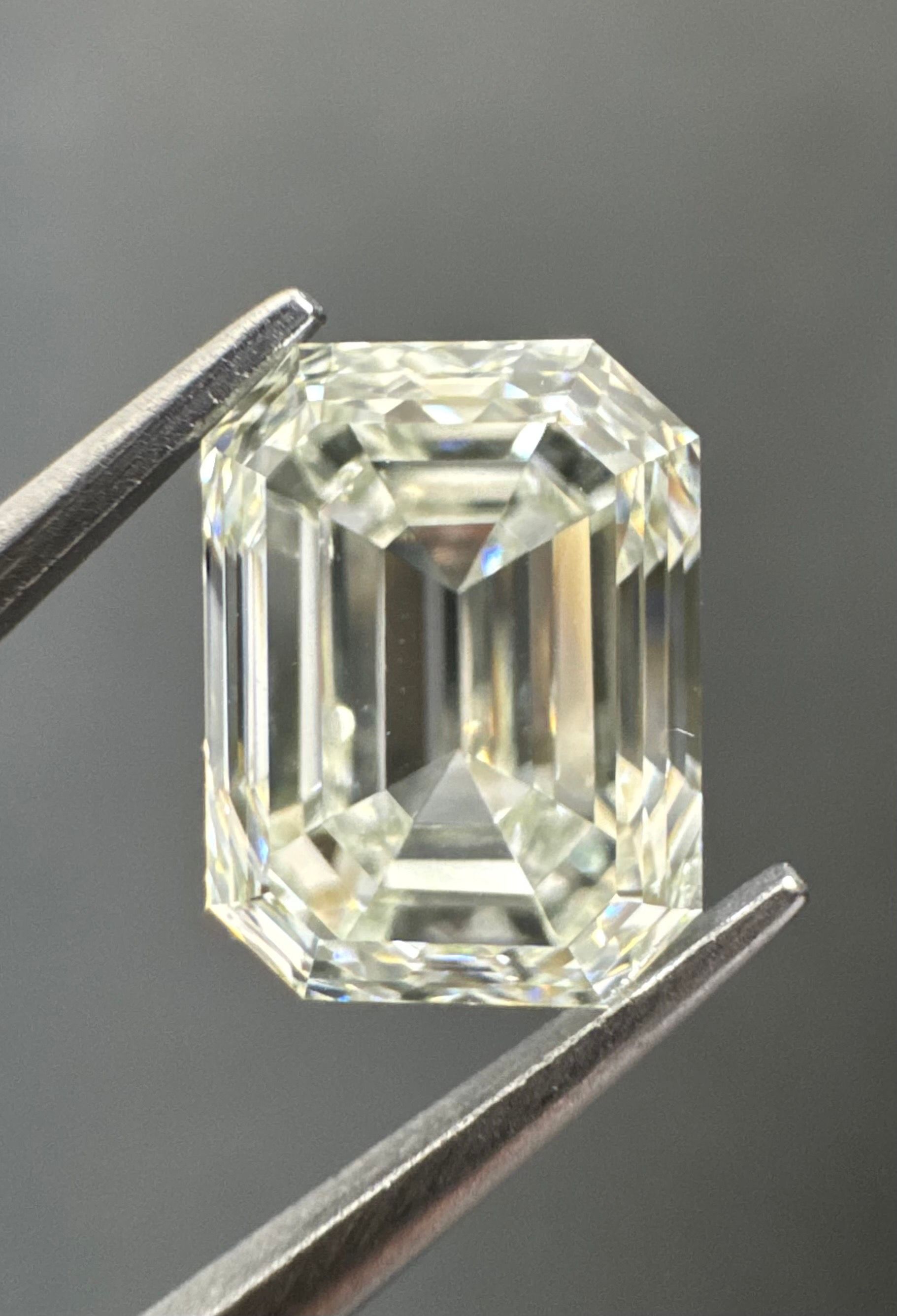 2.01 ct Emerald diamond