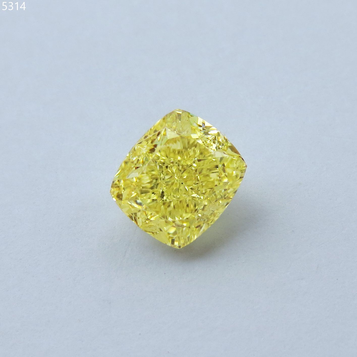 2.01 ct Cushion Brilliant diamond