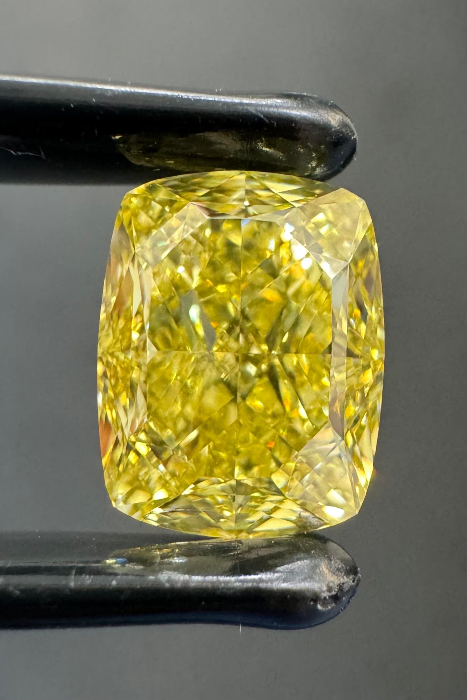 3.26 ct Cushion Brilliant diamond