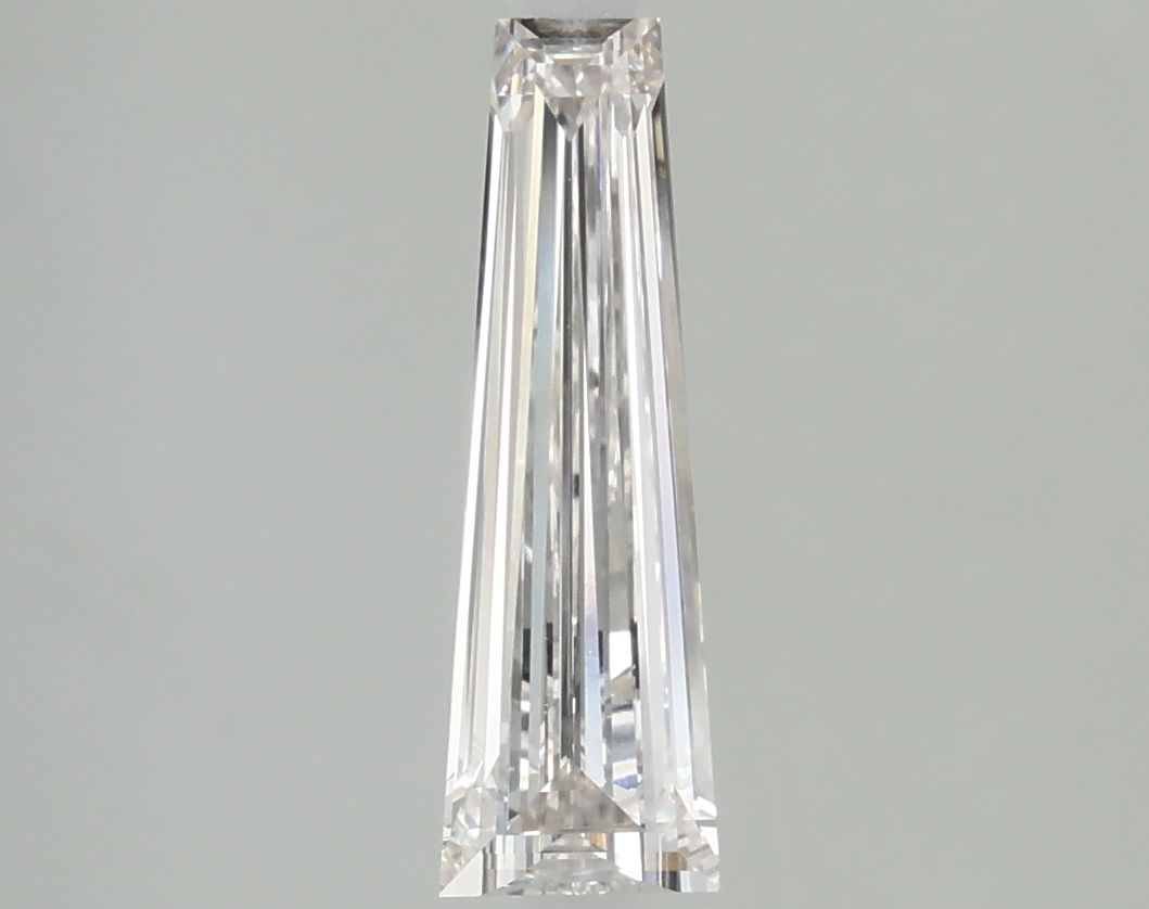 1.25 ct lab-grown Tapered baguette Diamond