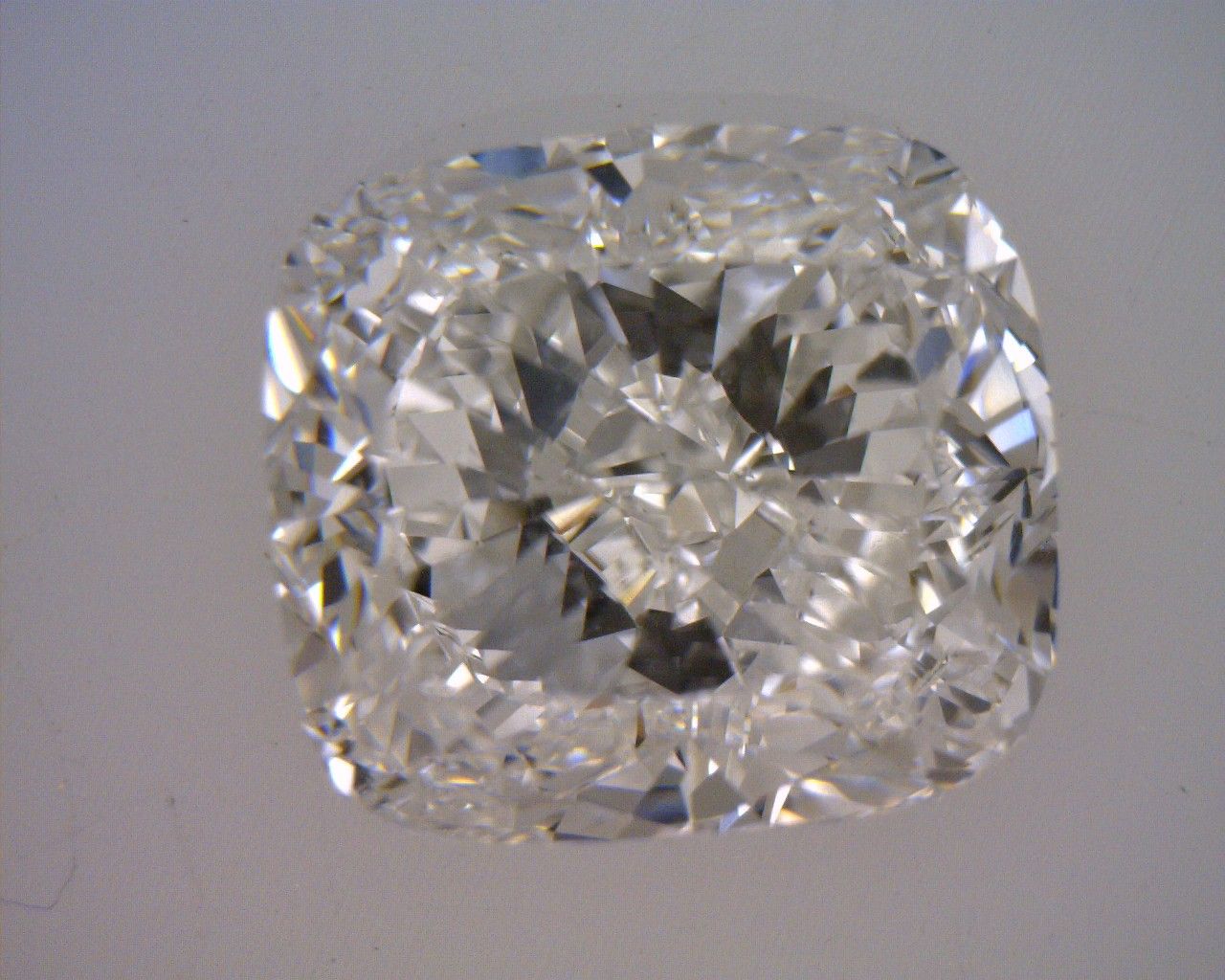 1.80 ct Cushion Brilliant diamond