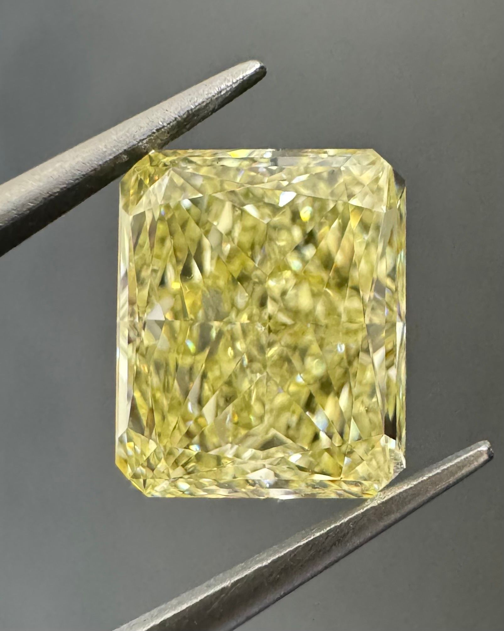 3.03 ct Radiant diamond
