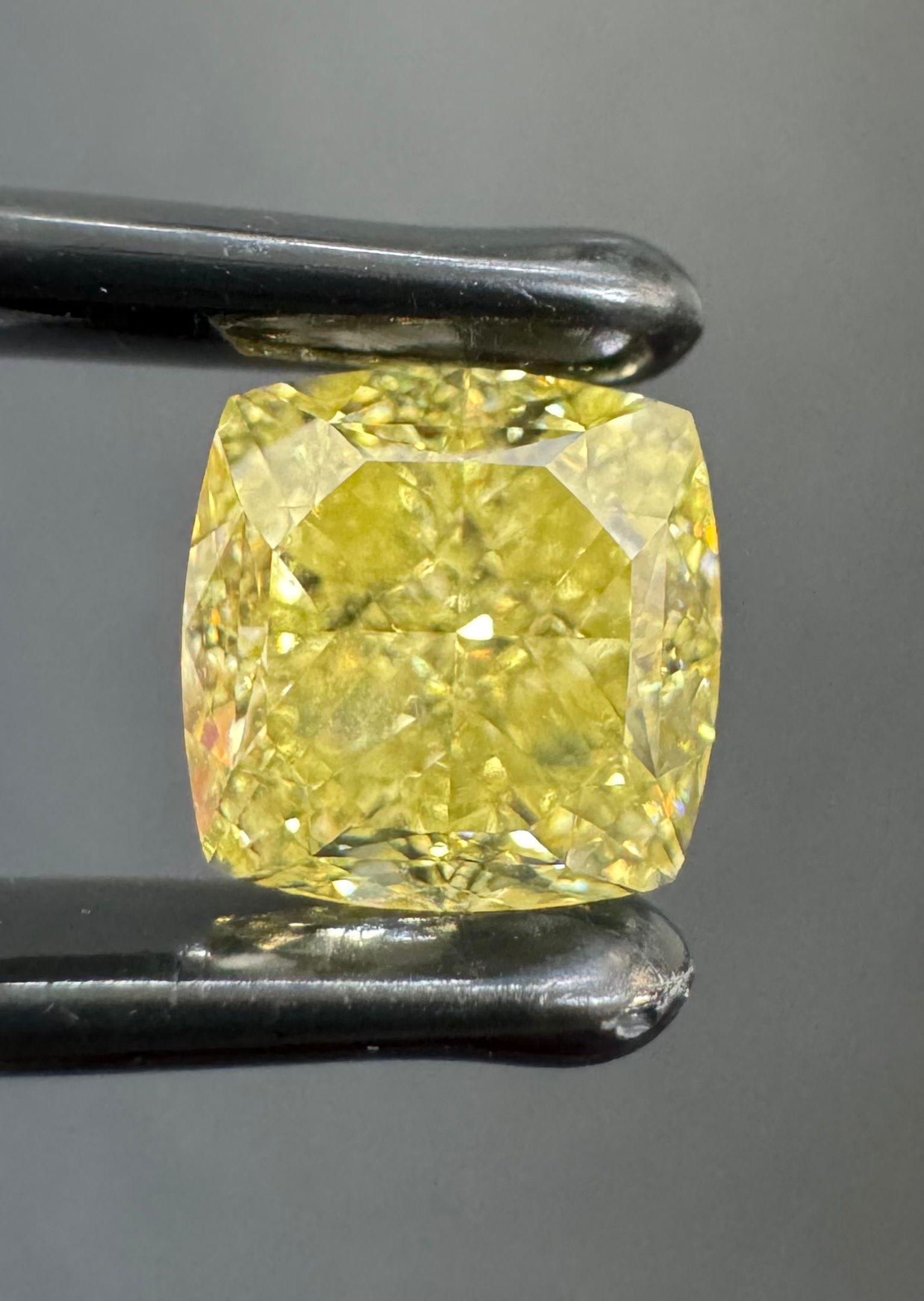 2.68 ct Cushion Brilliant diamond