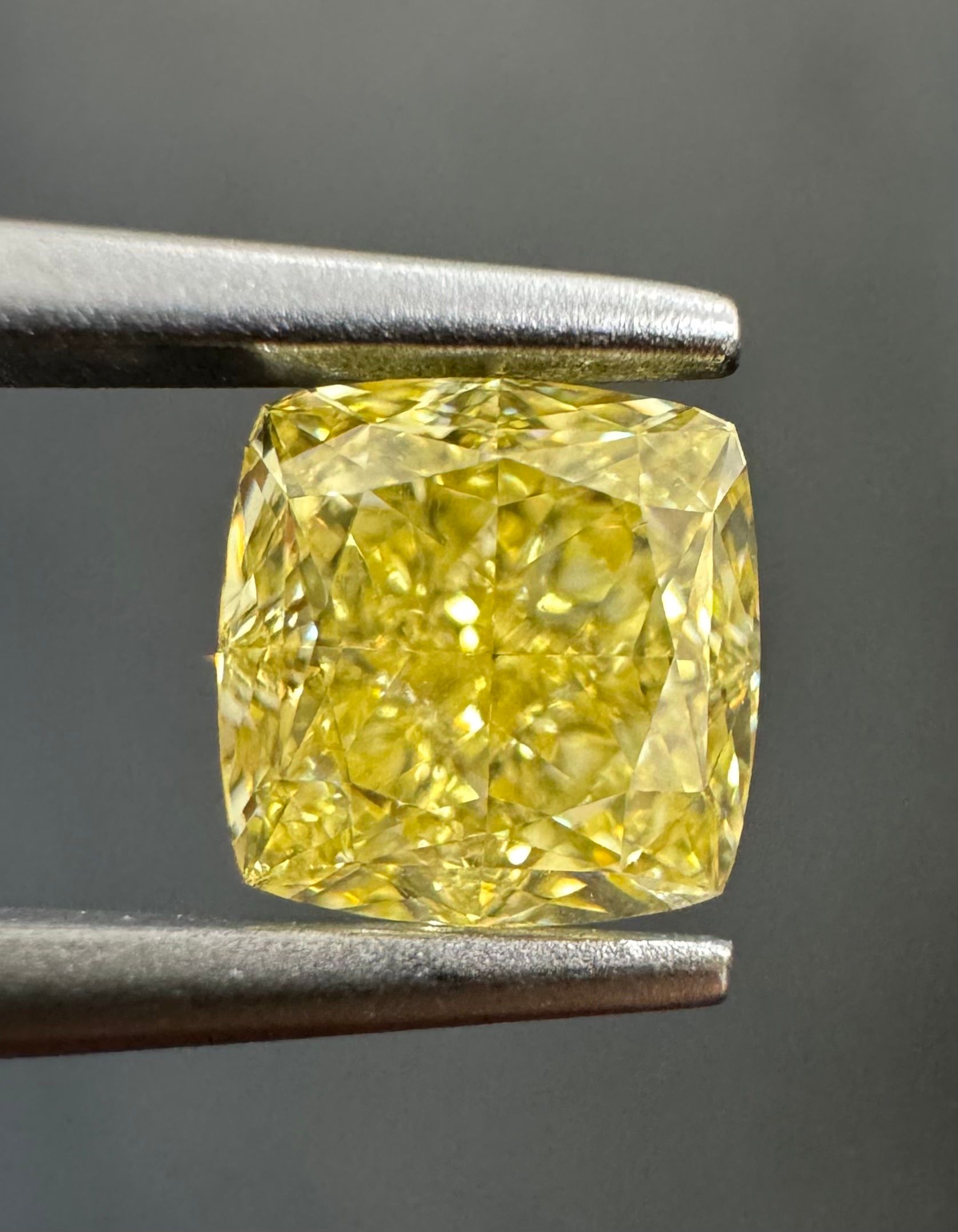 1.02 ct Cushion Brilliant diamond