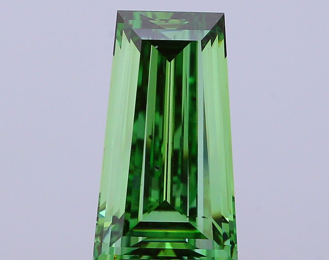 4.43 ct lab-grown Tapered baguette Diamond