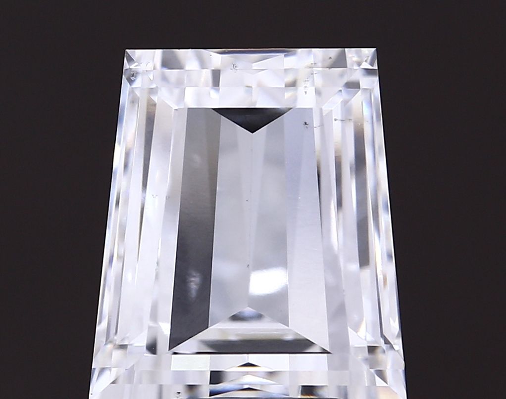 5.61 ct lab-grown Tapered baguette Diamond