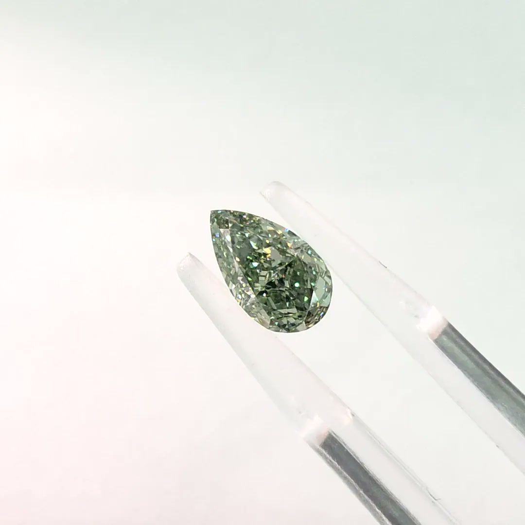 1.04 CT Fancy Vivid Green PEAR