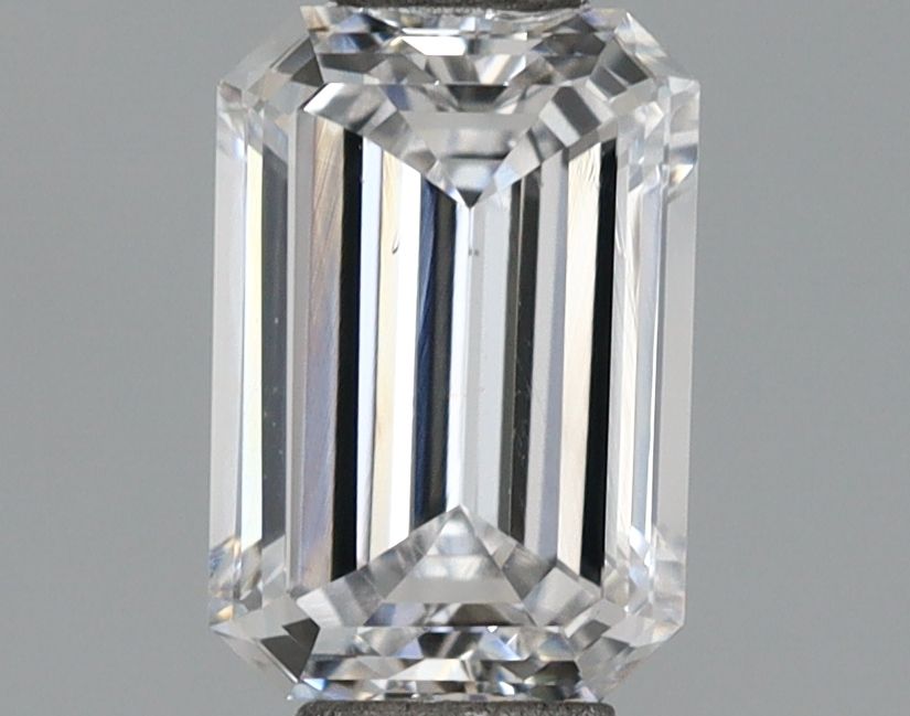 0.8 ct lab-grown Emerald Diamond