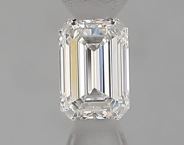 0.40 ct Emerald diamond
