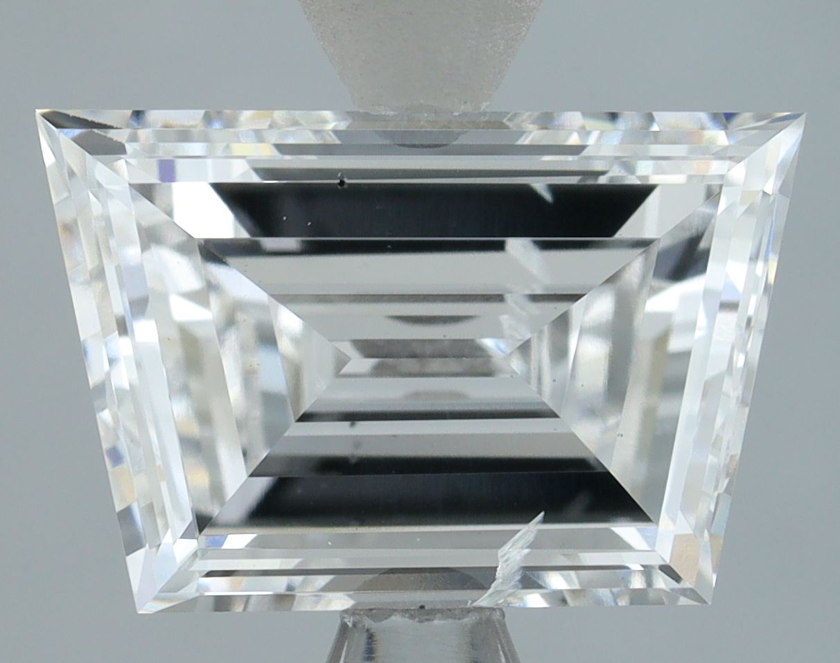 2.01 ct lab-grown Tapered baguette Diamond