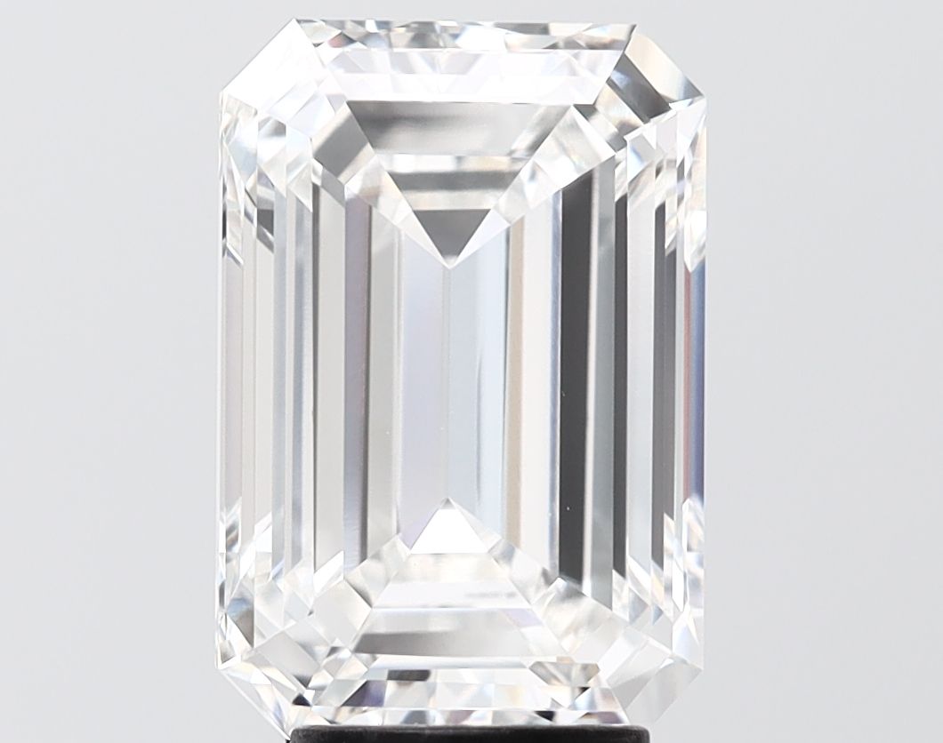 4.80 ct. emerald Lab Grown Diamond front image