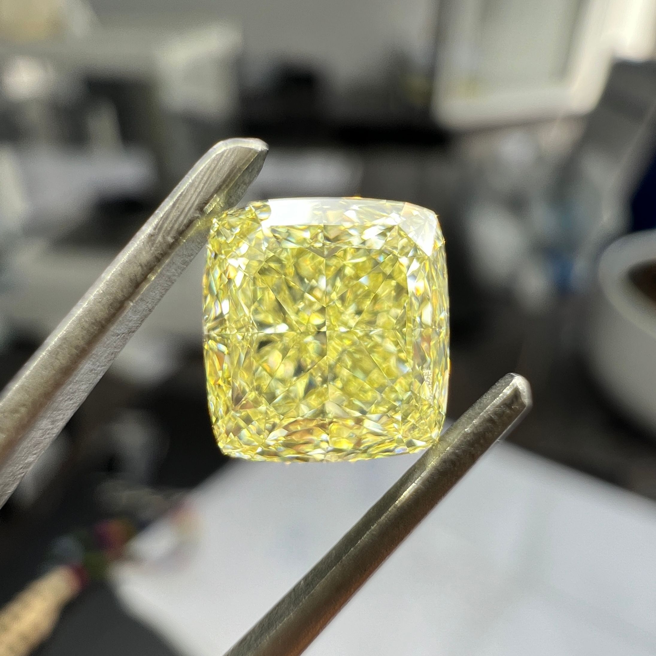 Diament 1.23 ct Fancy Light Yellow/VVS2