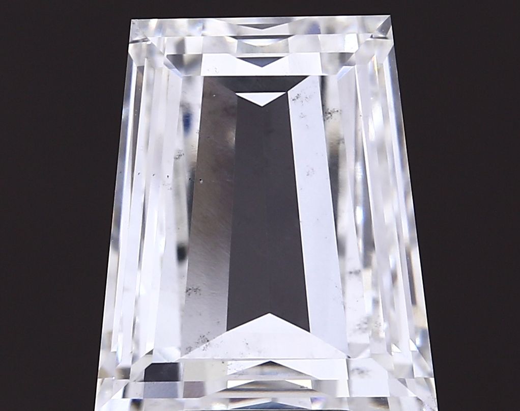 6.07 ct lab-grown Tapered baguette Diamond