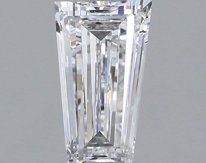 0.94 ct lab-grown Tapered baguette Diamond