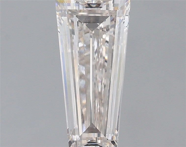 1.02 ct lab-grown Tapered baguette Diamond