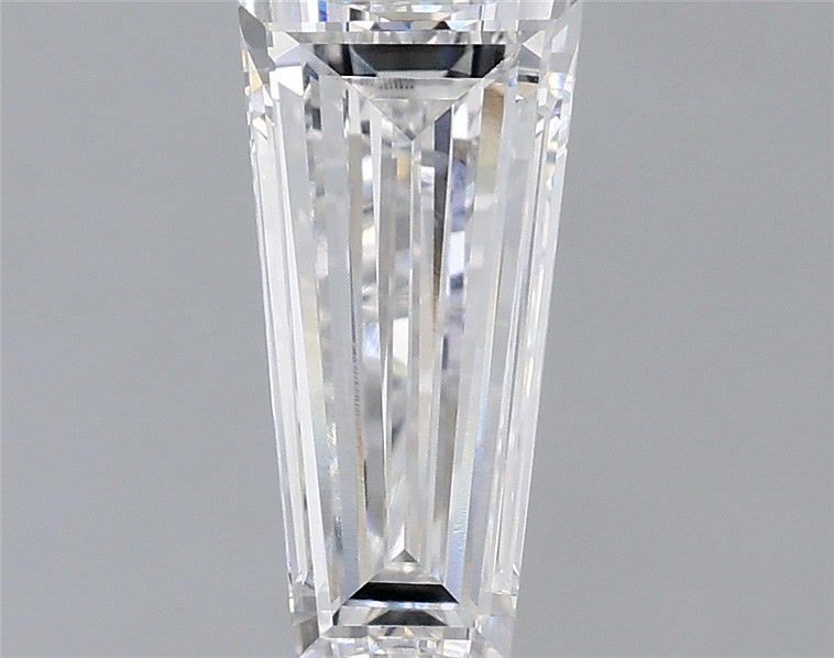 1.02 ct lab-grown Tapered baguette Diamond